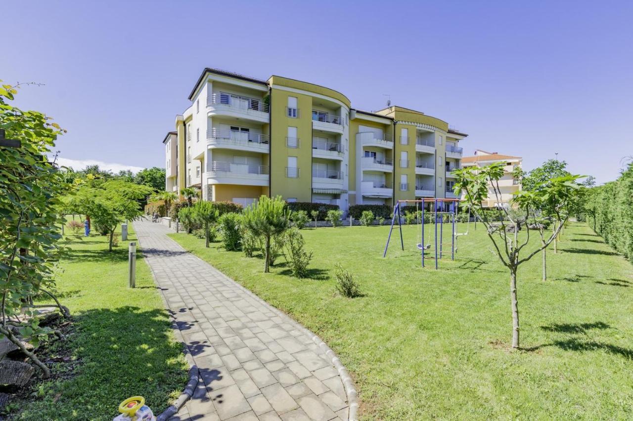 Adria Apartments Umag Exterior foto